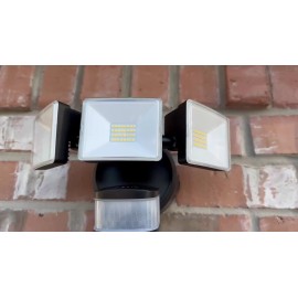 YVIO Motion Sensor Flood Light Outdoor, 30W 4500LM, 180° Wide Angle 50ft Detection, Hardwired Security Light, 3 Modes Dusk to Dawn for Yard/Garden/Driveway, 4500SQ.FT Coverage, Suitable for Halloween And Christmas, Black