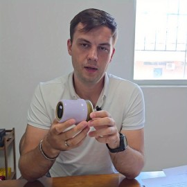 Lint Remover USB Rechargeable Fabric Shaver, a Winter Bestseller for Trimming Fuzz Balls, Suitable for Clothes, Sweaters, Sofas, Blankets, And Furniture. This Portable Electric Fabric Shaver Quickly Removes Lint